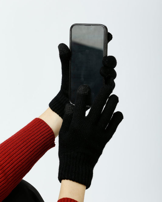 Woolen Gloves vs Insulated Gloves: Which Keeps You Warmer in Snow?