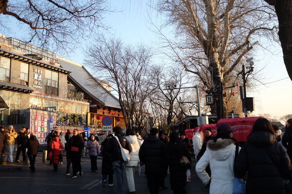 Photo by mingche lee of a bustling winter scene in urban street